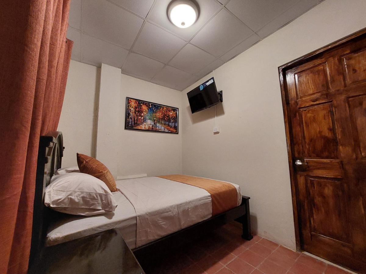 Hospedaje Los Lirios Chitré Eksteriør billede